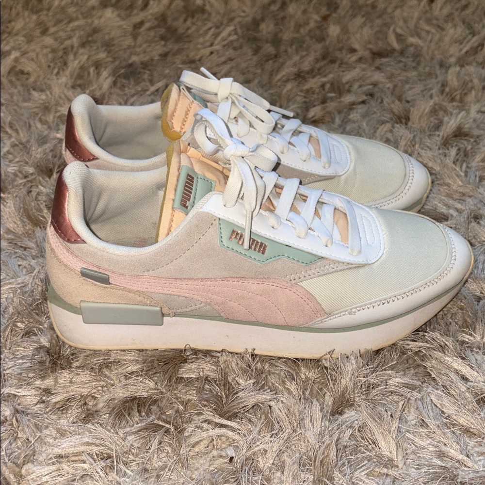 Puma Low-Top Sneakers